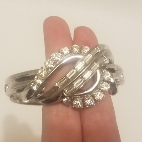 Dazzling mid-century signed Trifari bracelet - Picture 13 of 13